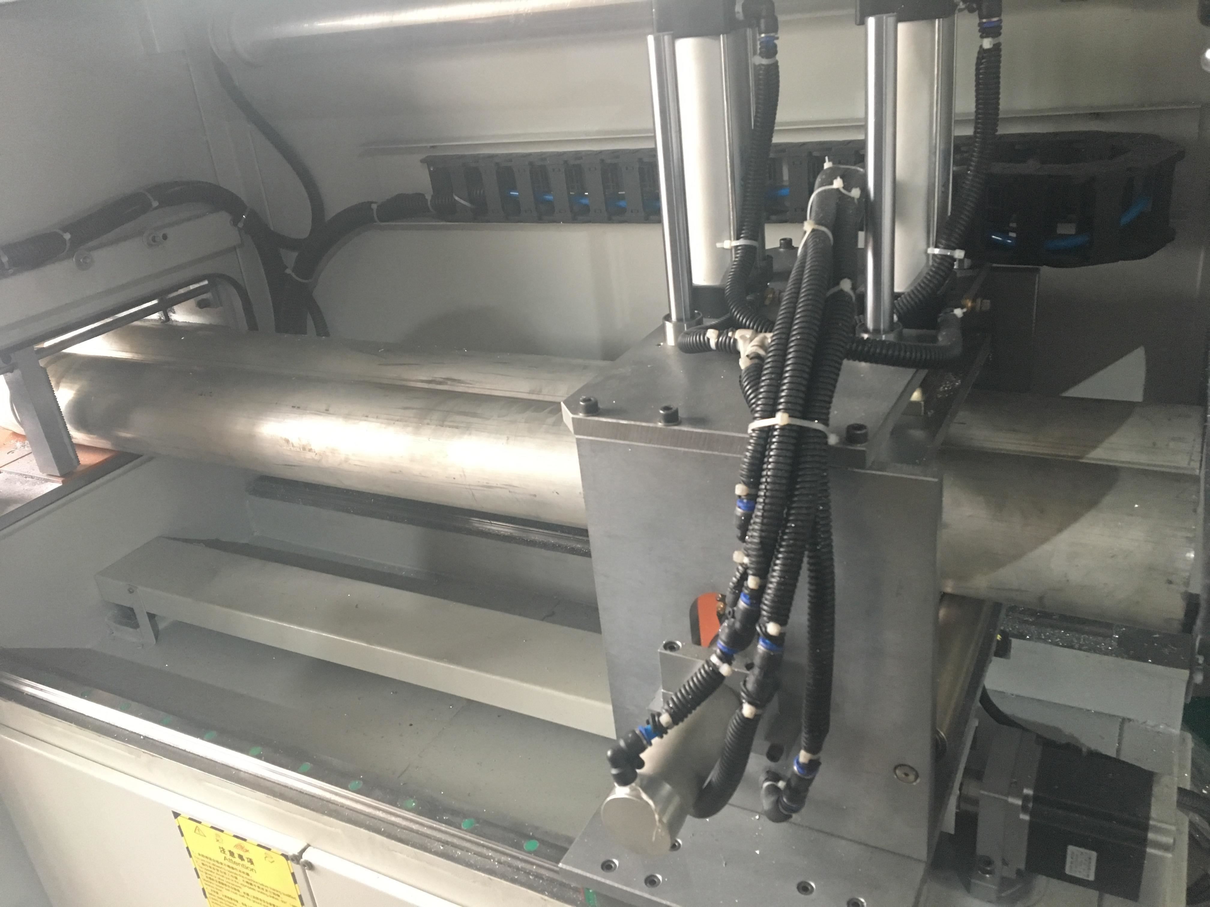 全自動(dòng)鋸鋁機(jī)陸續(xù)訂購3臺(tái)用于鋁材切割，已合作3年